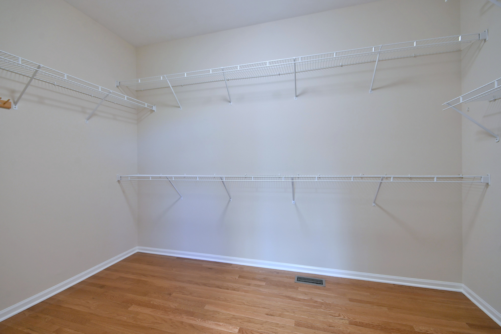 11819 Wolf Creek Lane Property Photo 32
