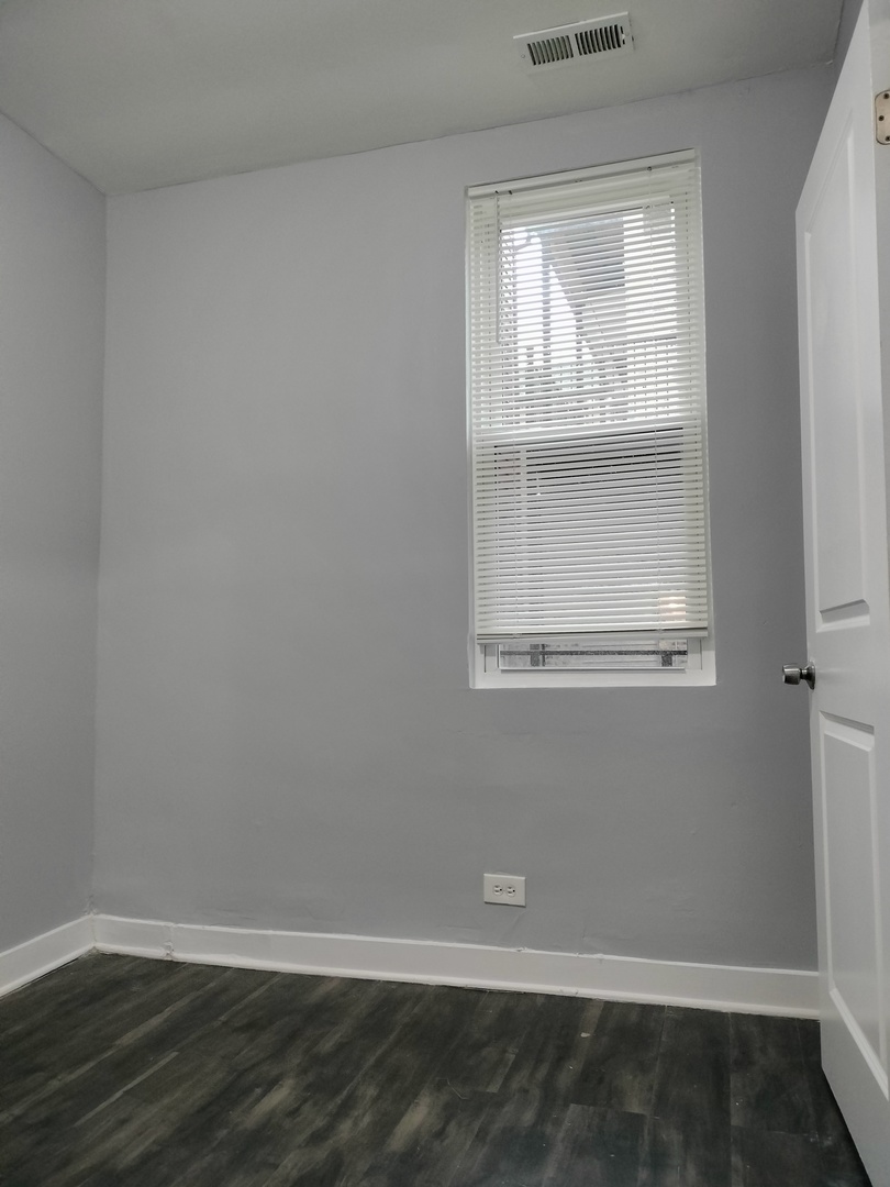 4802 S Winchester Avenue W Property Photo 5