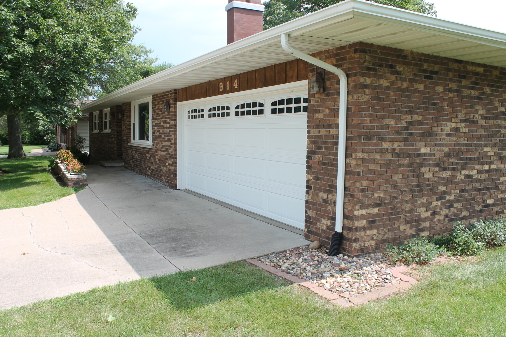 914 Cherry Drive Property Photo 2