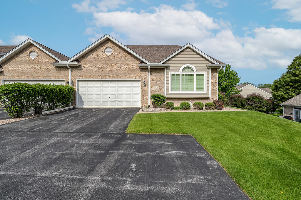 18106 Waterside Circle Property Photo 3
