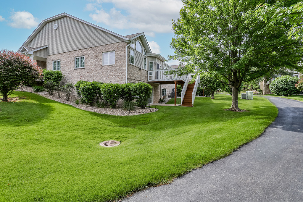18106 Waterside Circle Property Photo 4