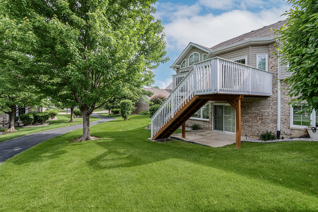 18106 Waterside Circle Property Photo 8