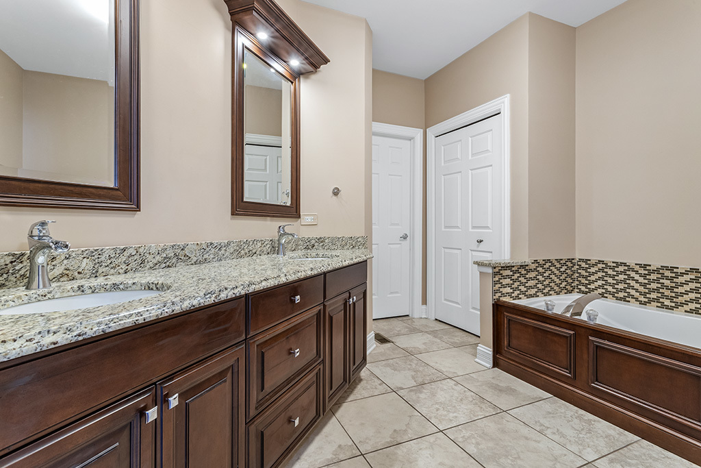 18106 Waterside Circle Property Photo 20