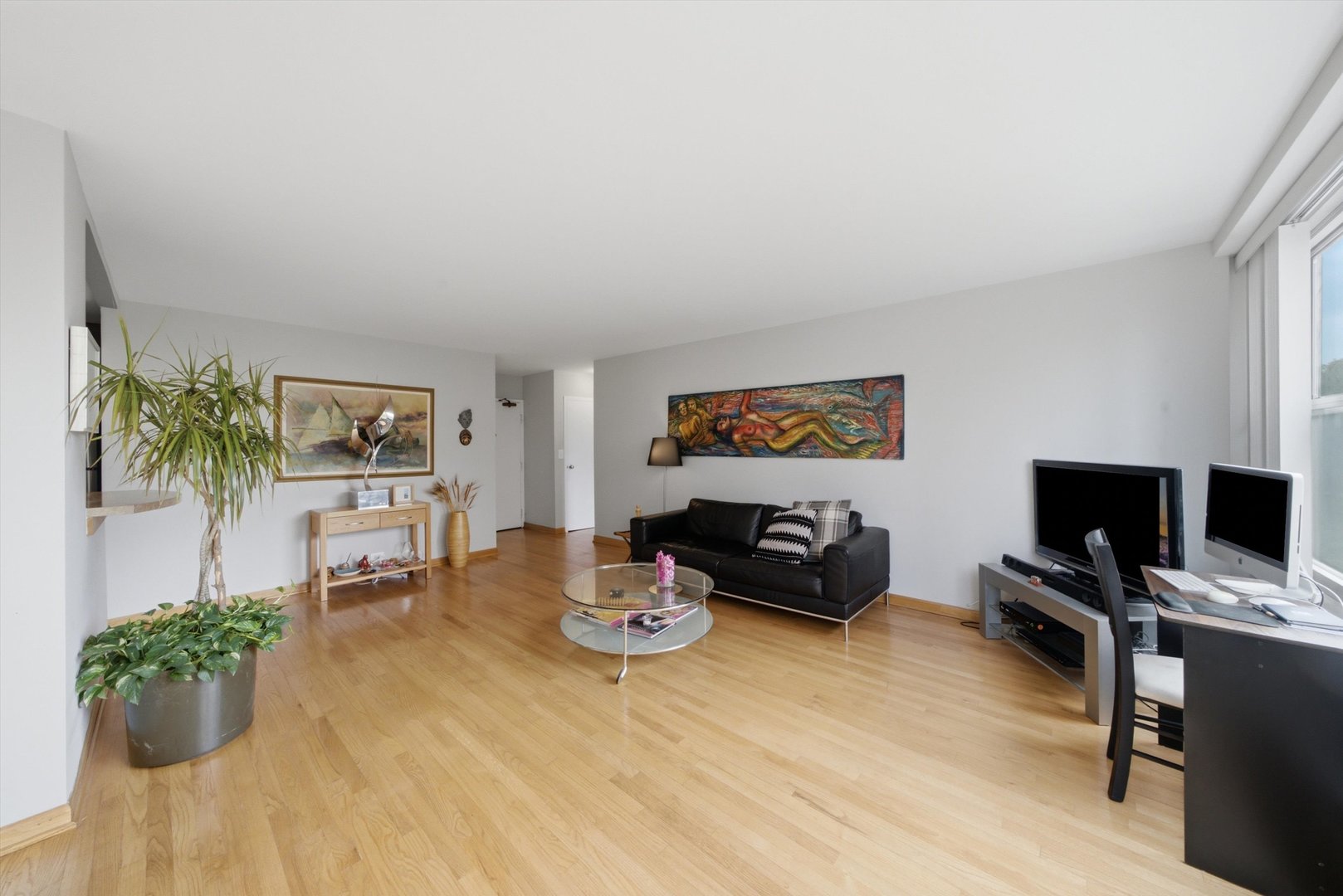 3900 N Lake Shore Drive 4b Property Photo 2