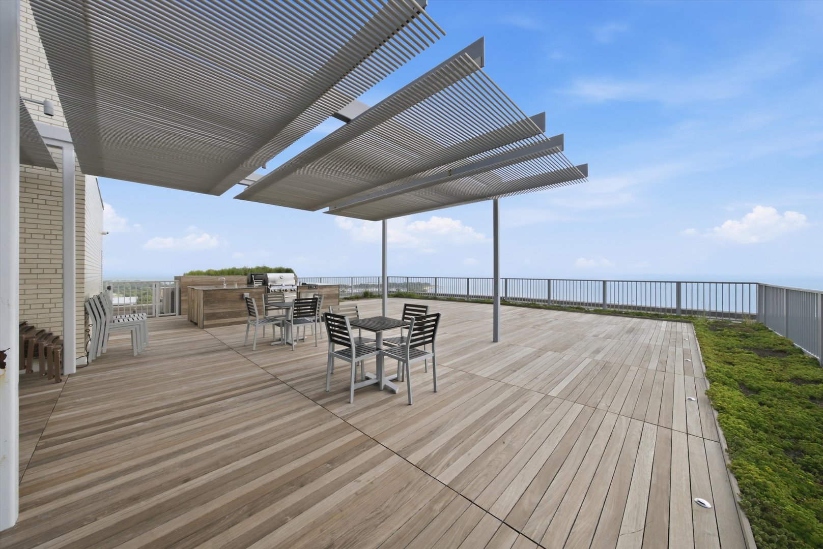 3900 N Lake Shore Drive 4b Property Photo 24