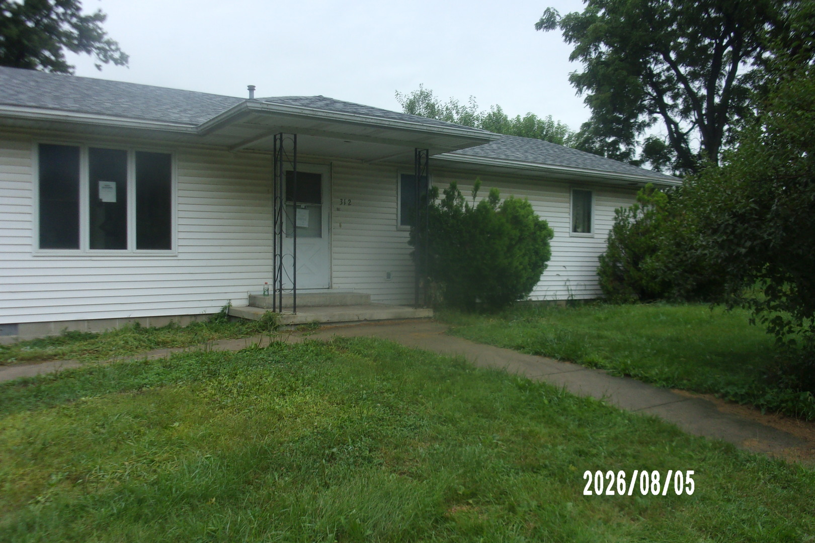 312 E Spruce Street Property Photo 1