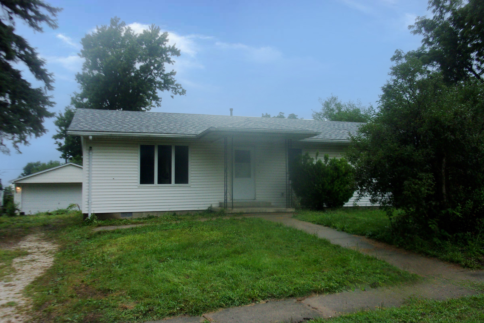 312 E Spruce Street Property Photo 1
