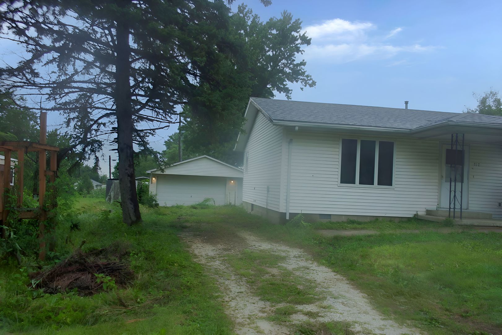 312 E Spruce Street Property Photo 3