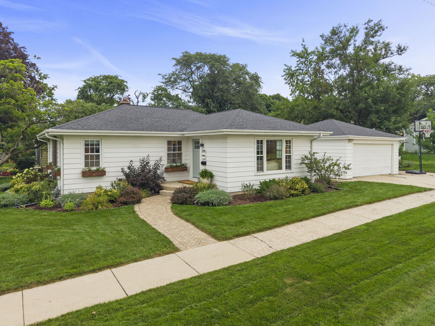 1205 E Evergreen Street Property Photo 1