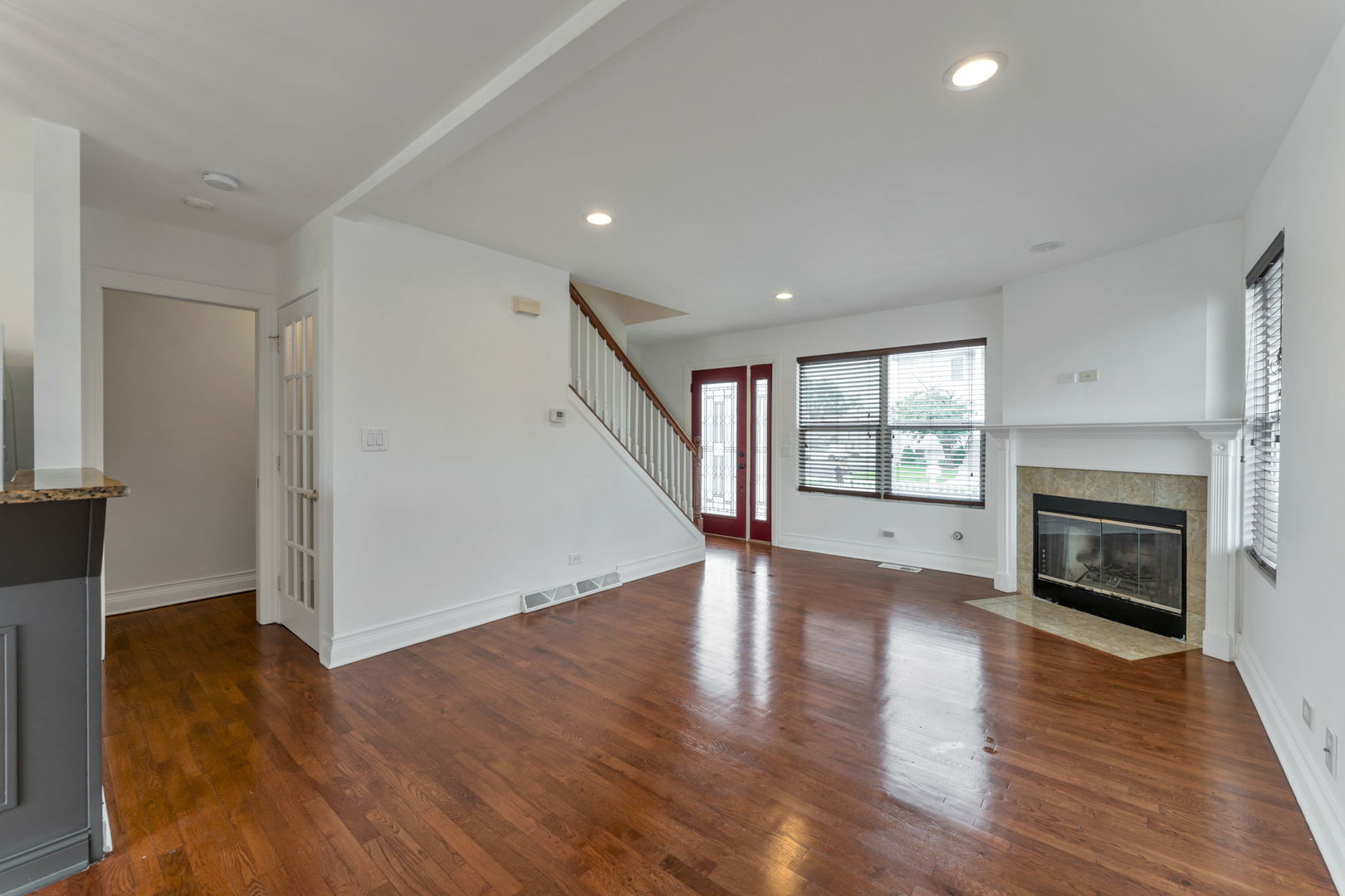 8001 Thomas Street 8001 Property Photo 2