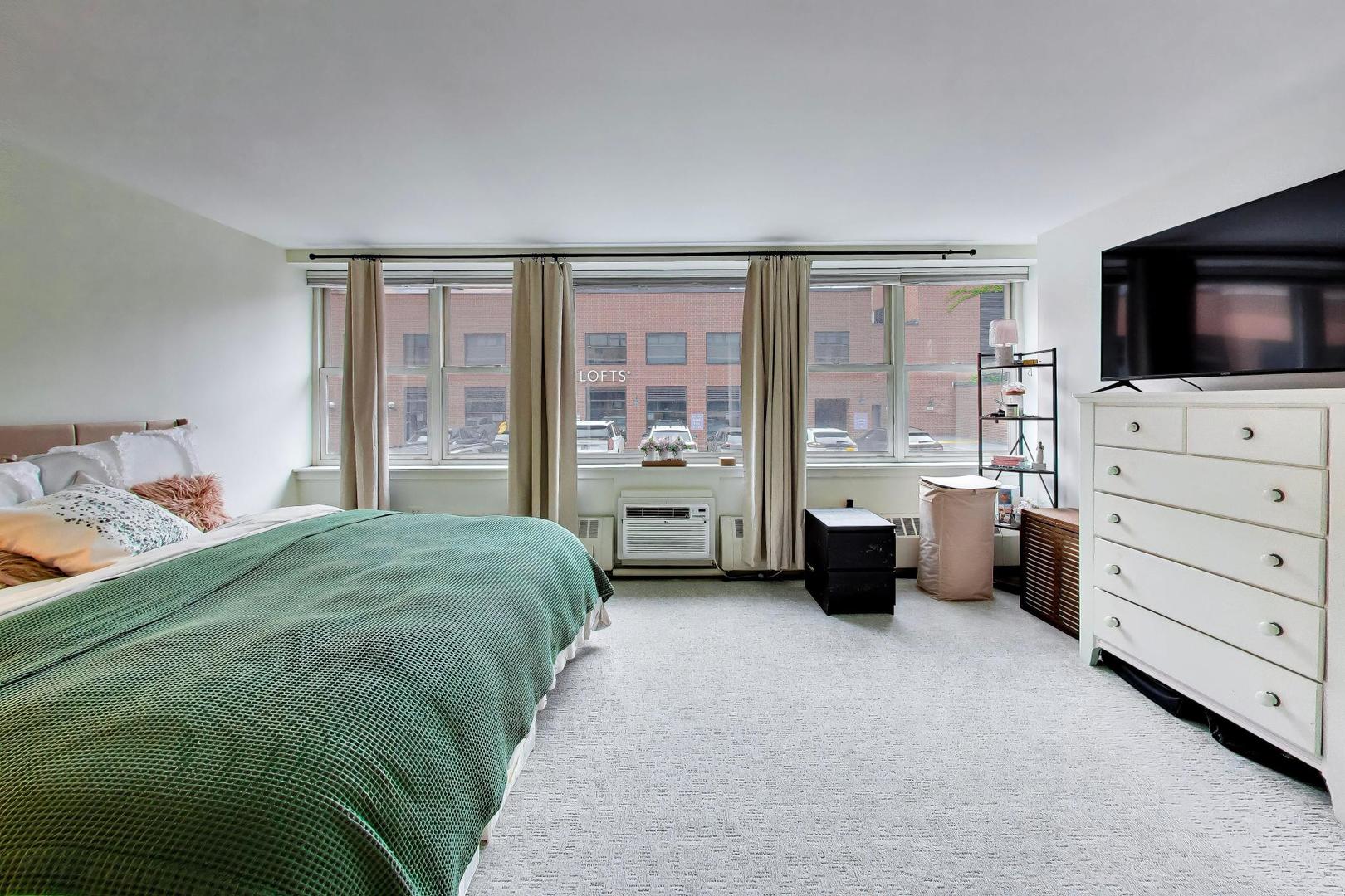 2300 N Commonwealth Avenue 2h Property Photo 12