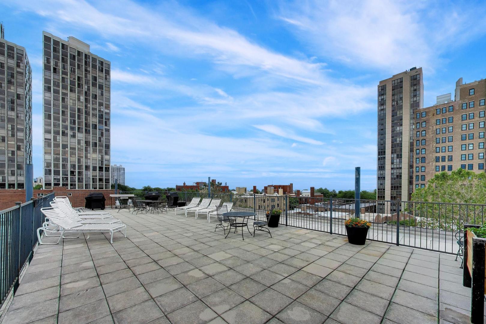 2300 N Commonwealth Avenue 2h Property Photo 17