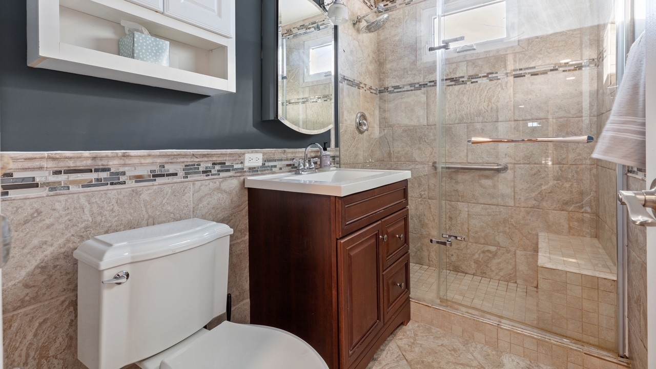 4323 Mann Street Property Photo 12
