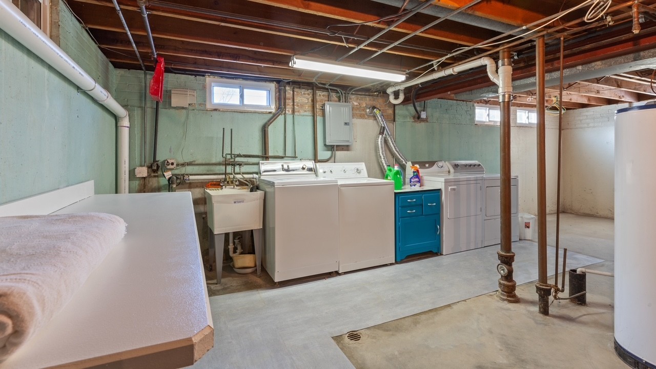 4323 Mann Street Property Photo 16