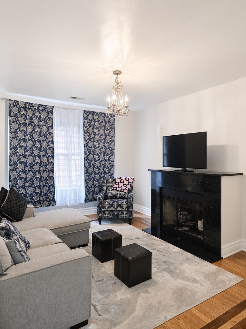 48 N Menard Avenue 3a Property Photo 2