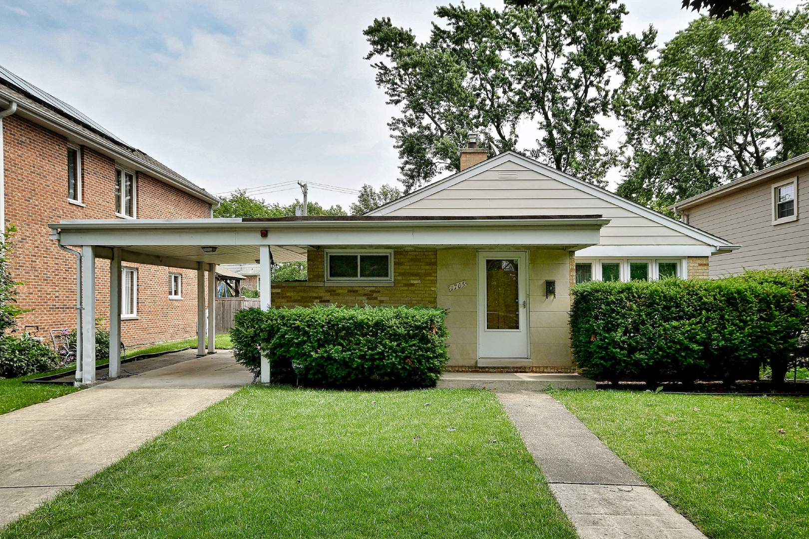 1705 S Ashland Avenue Property Photo 1