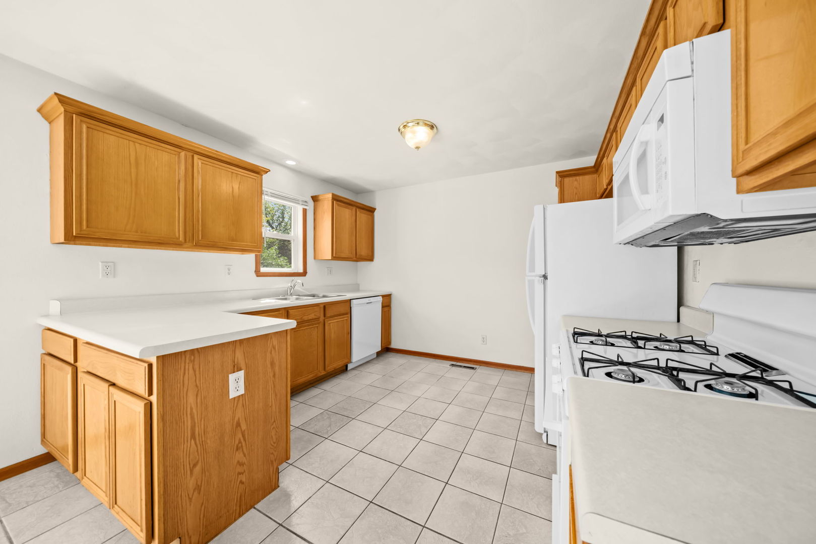 5480 Bastian Boulevard Property Photo 9