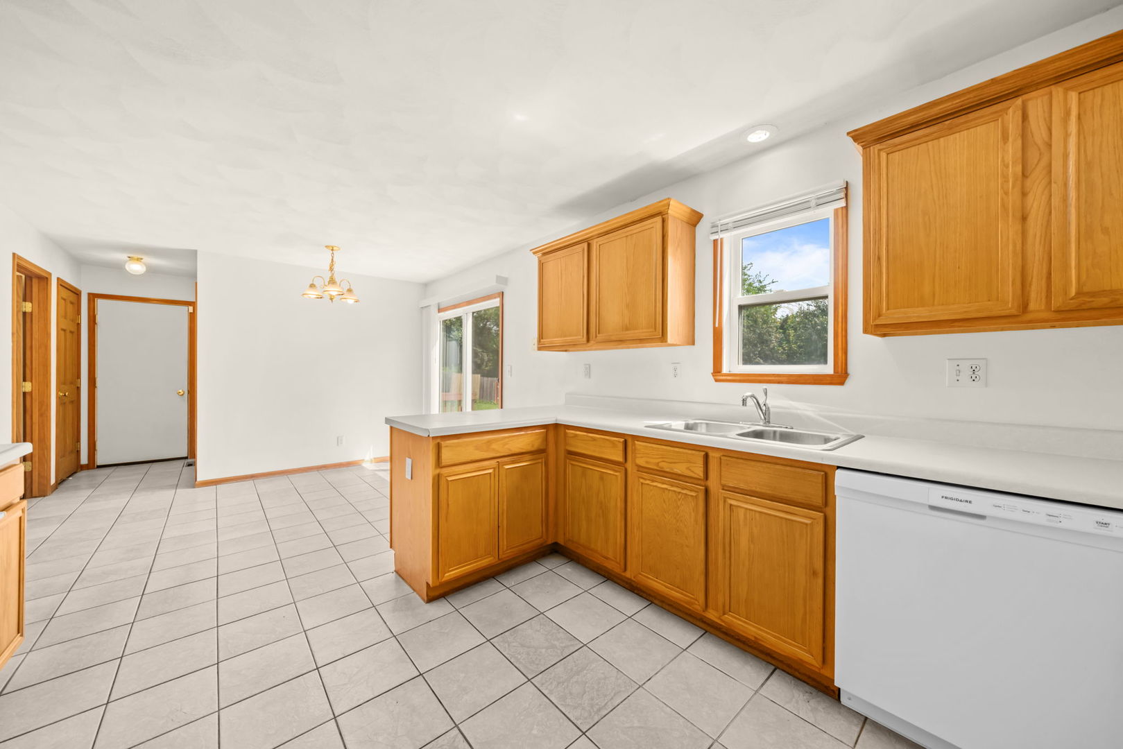 5480 Bastian Boulevard Property Photo 11