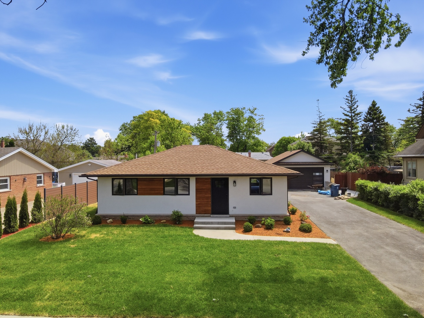 10409 S 82 Avenue Property Photo 1