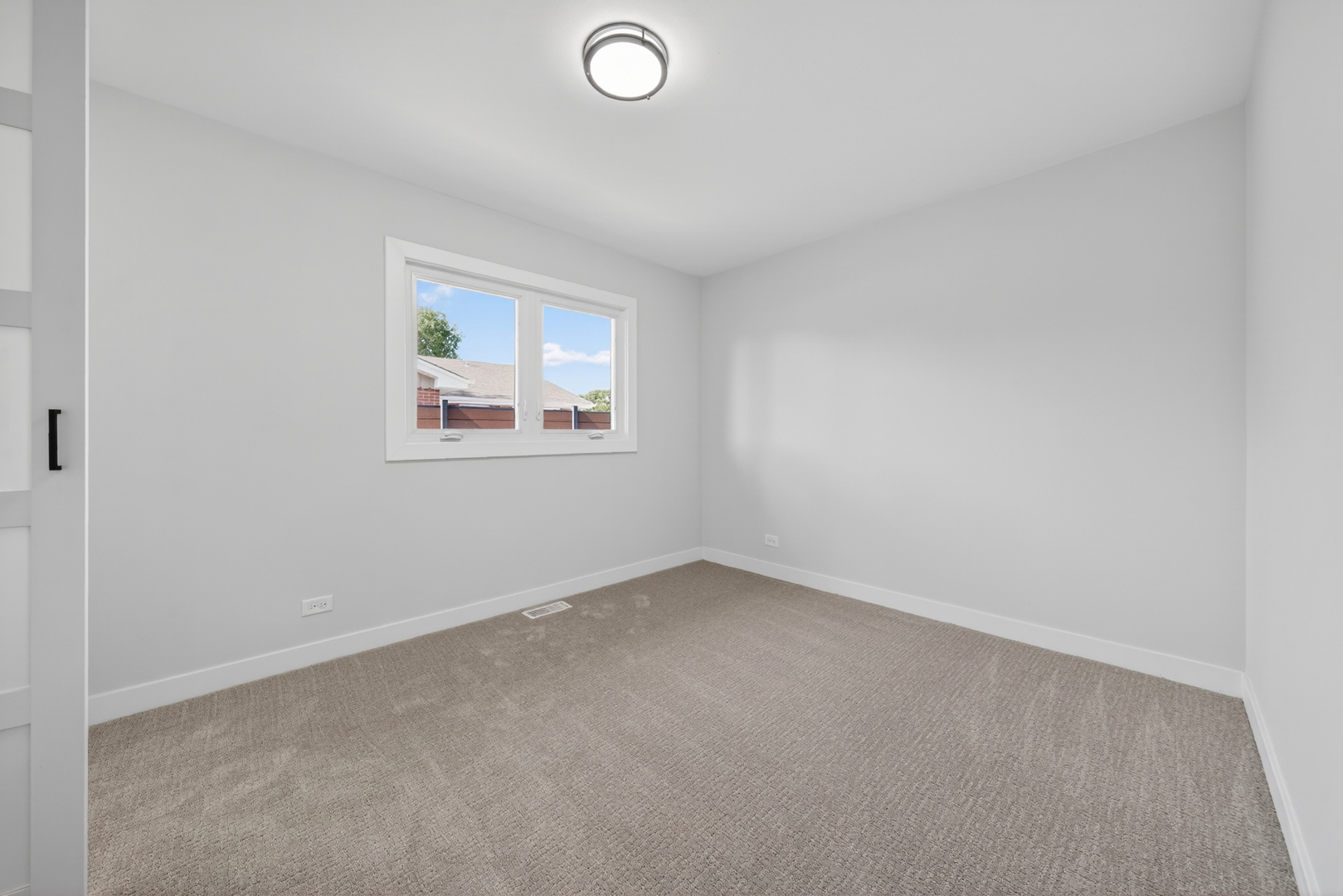 10409 S 82 Avenue Property Photo 25