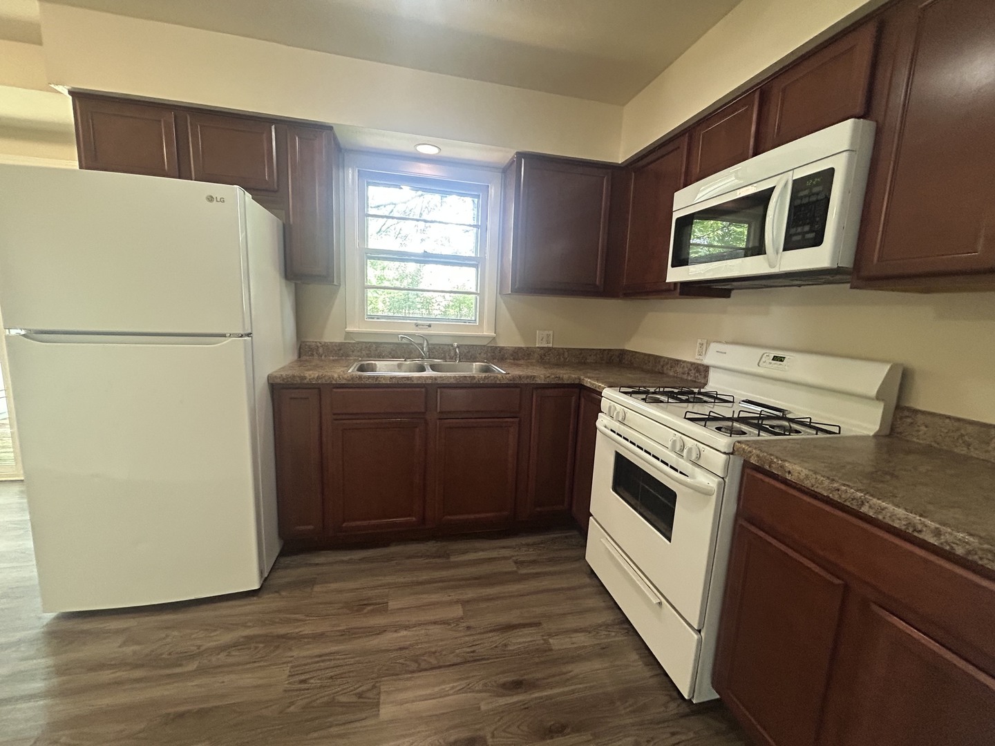 2104 Devon Avenue Property Photo 5