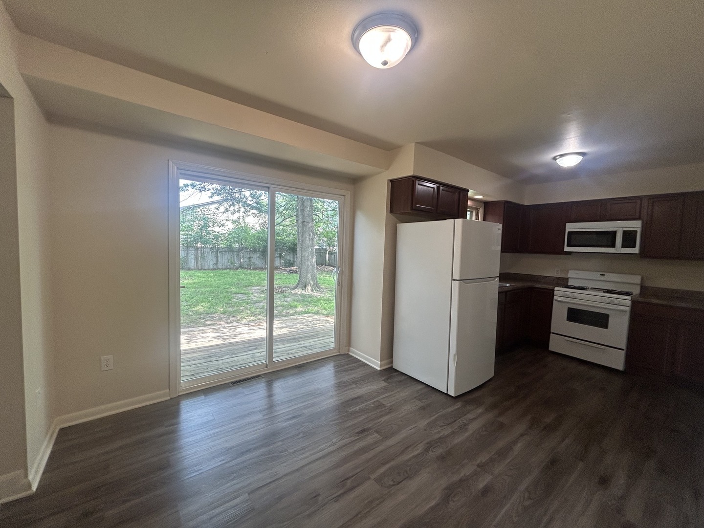 2104 Devon Avenue Property Photo 7