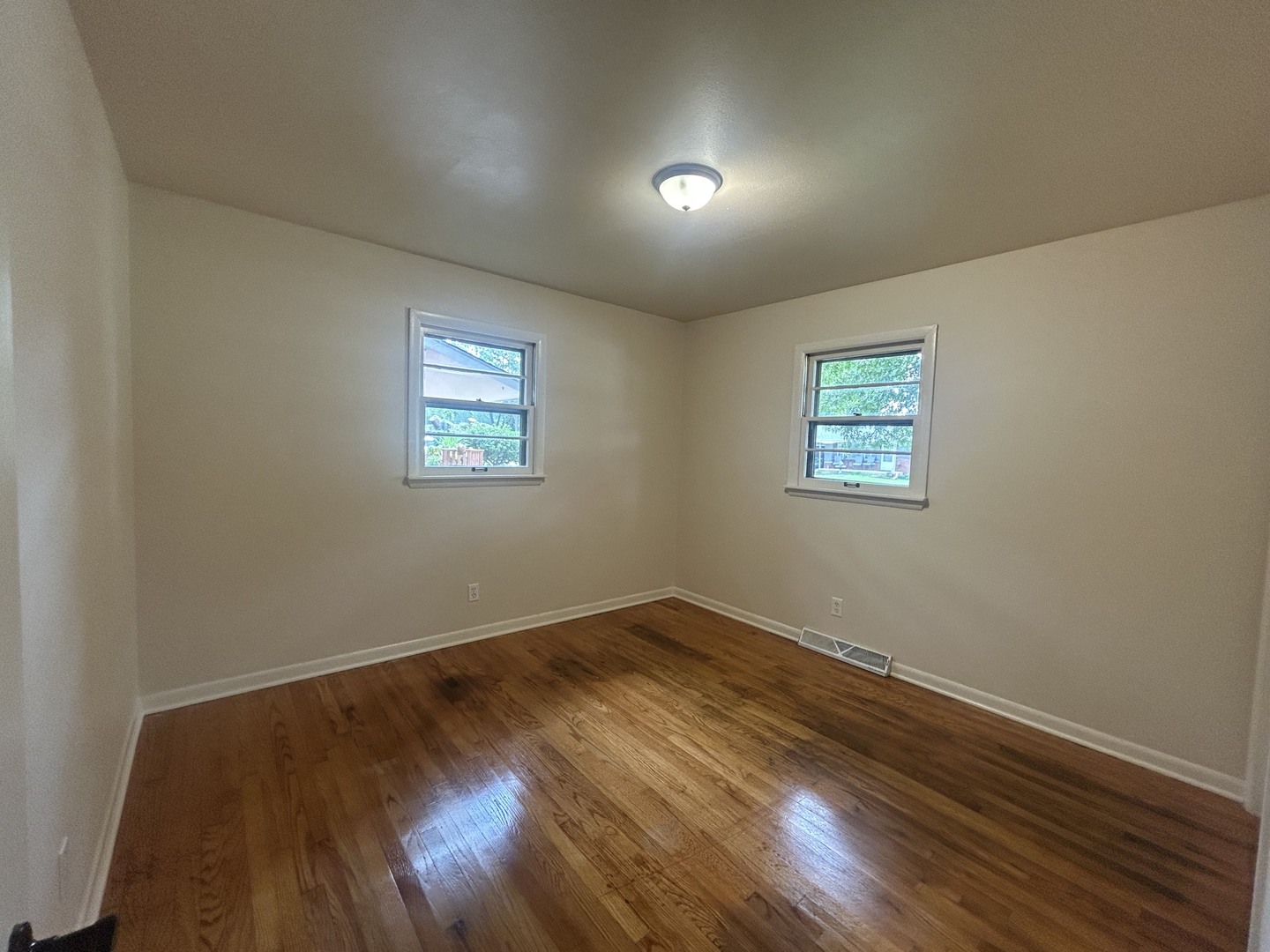 2104 Devon Avenue Property Photo 9