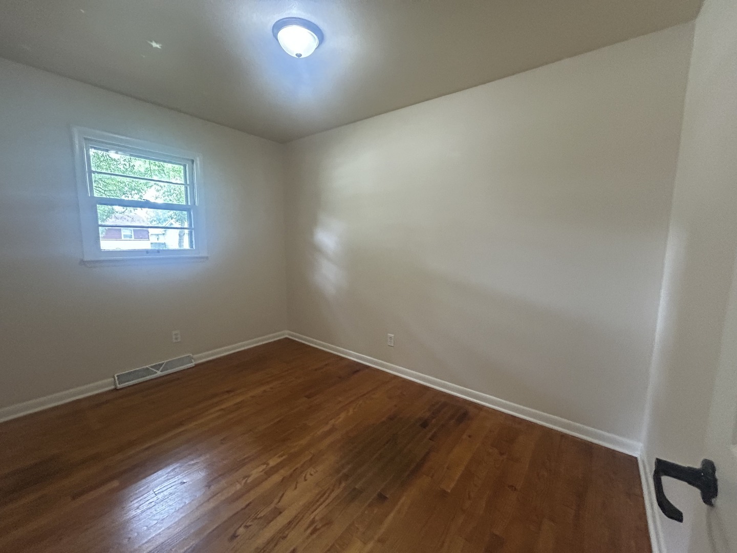 2104 Devon Avenue Property Photo 10