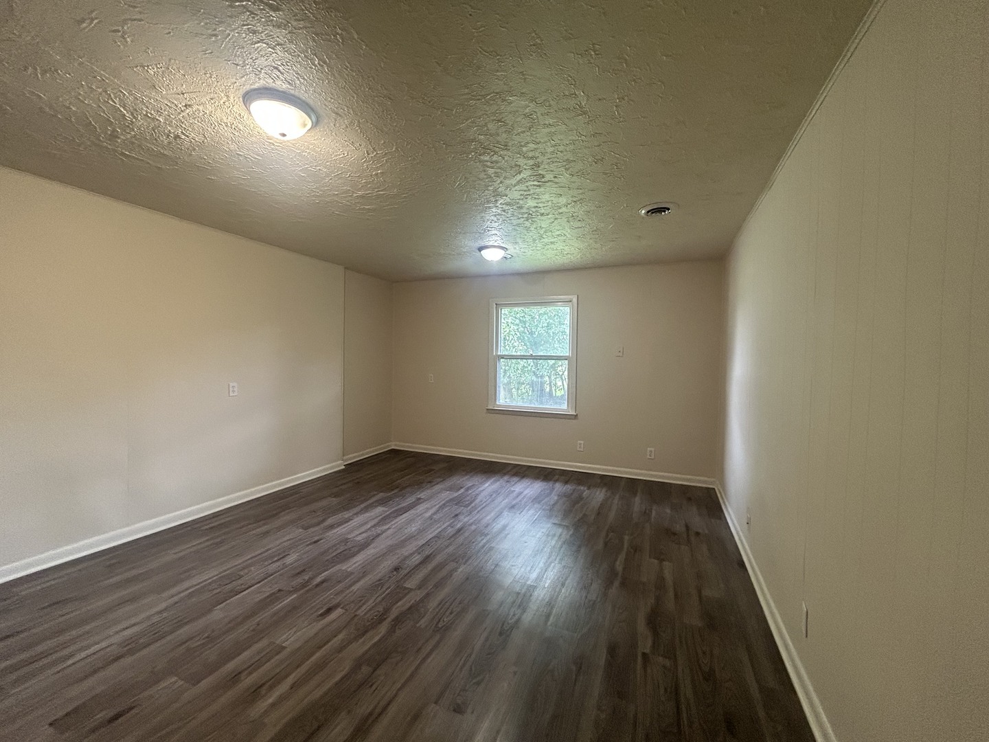 2104 Devon Avenue Property Photo 11