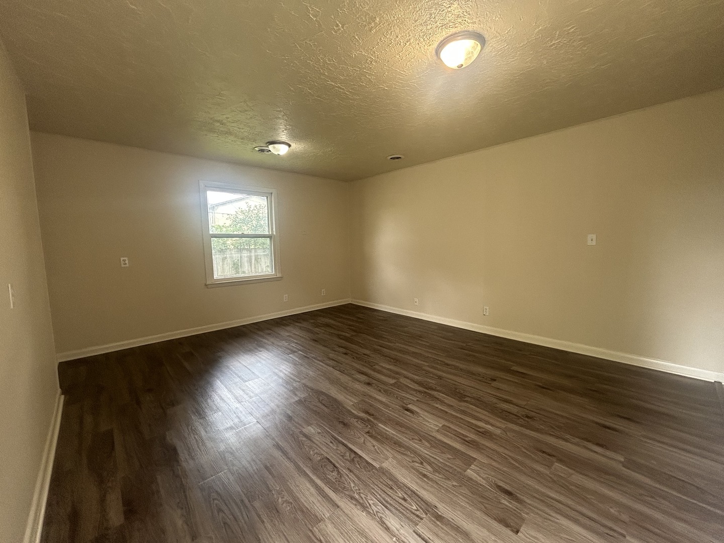 2104 Devon Avenue Property Photo 12
