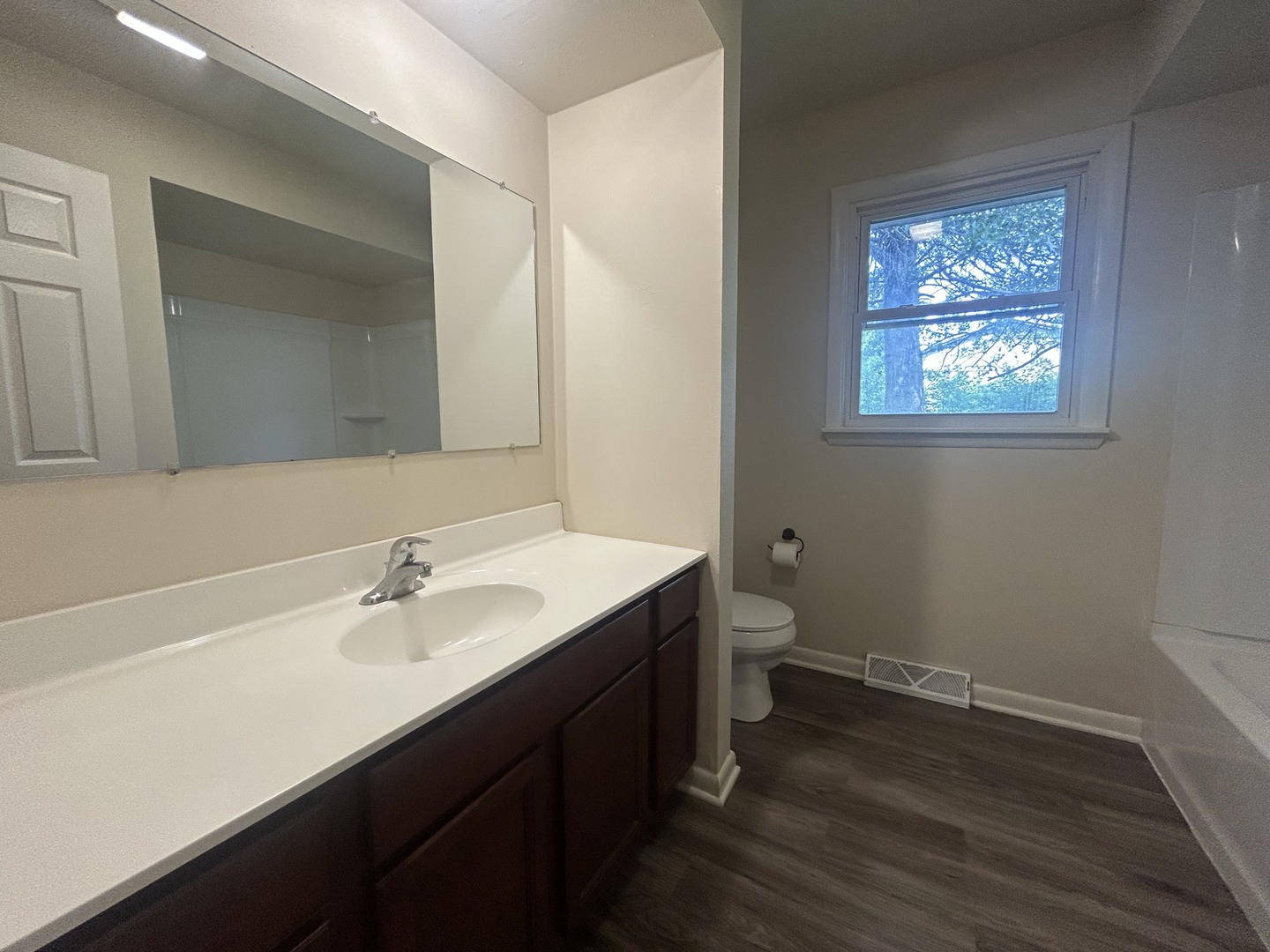 2104 Devon Avenue Property Photo 13