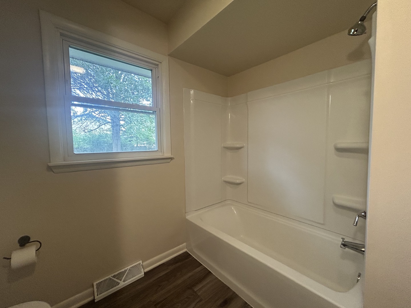 2104 Devon Avenue Property Photo 14
