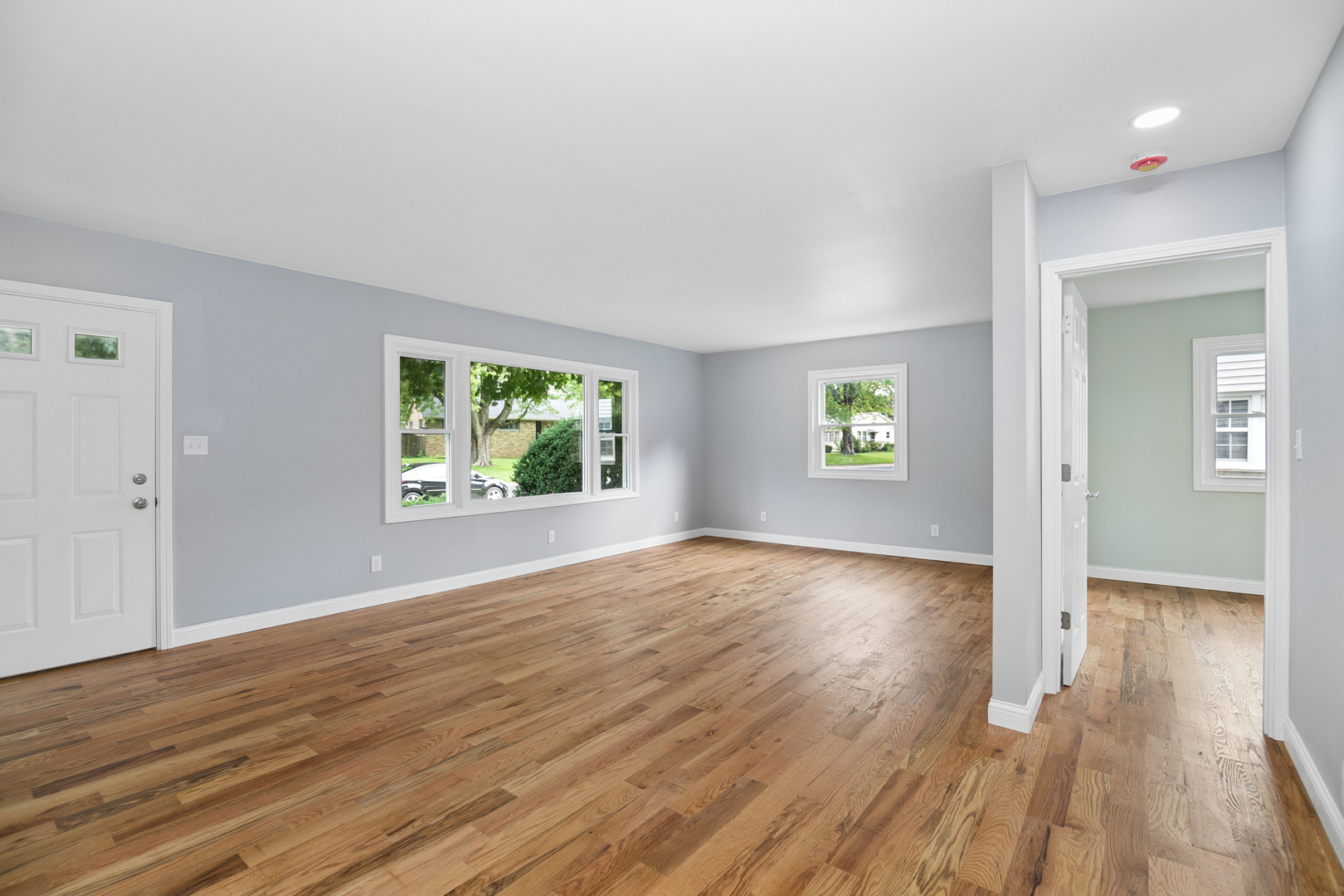 654 W River Street Property Photo 4