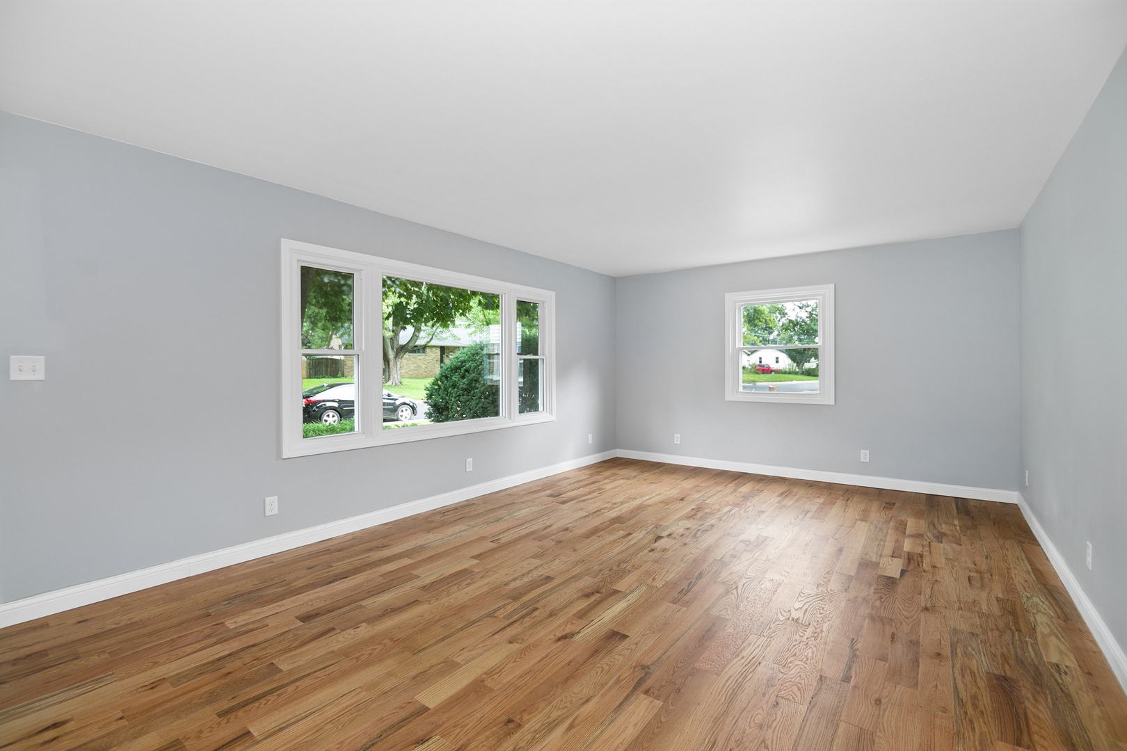 654 W River Street Property Photo 5
