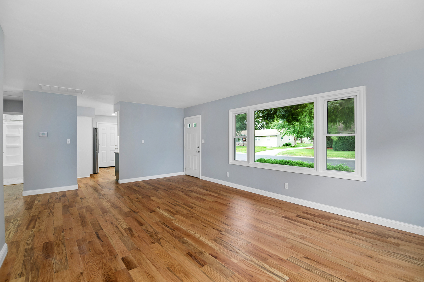 654 W River Street Property Photo 6