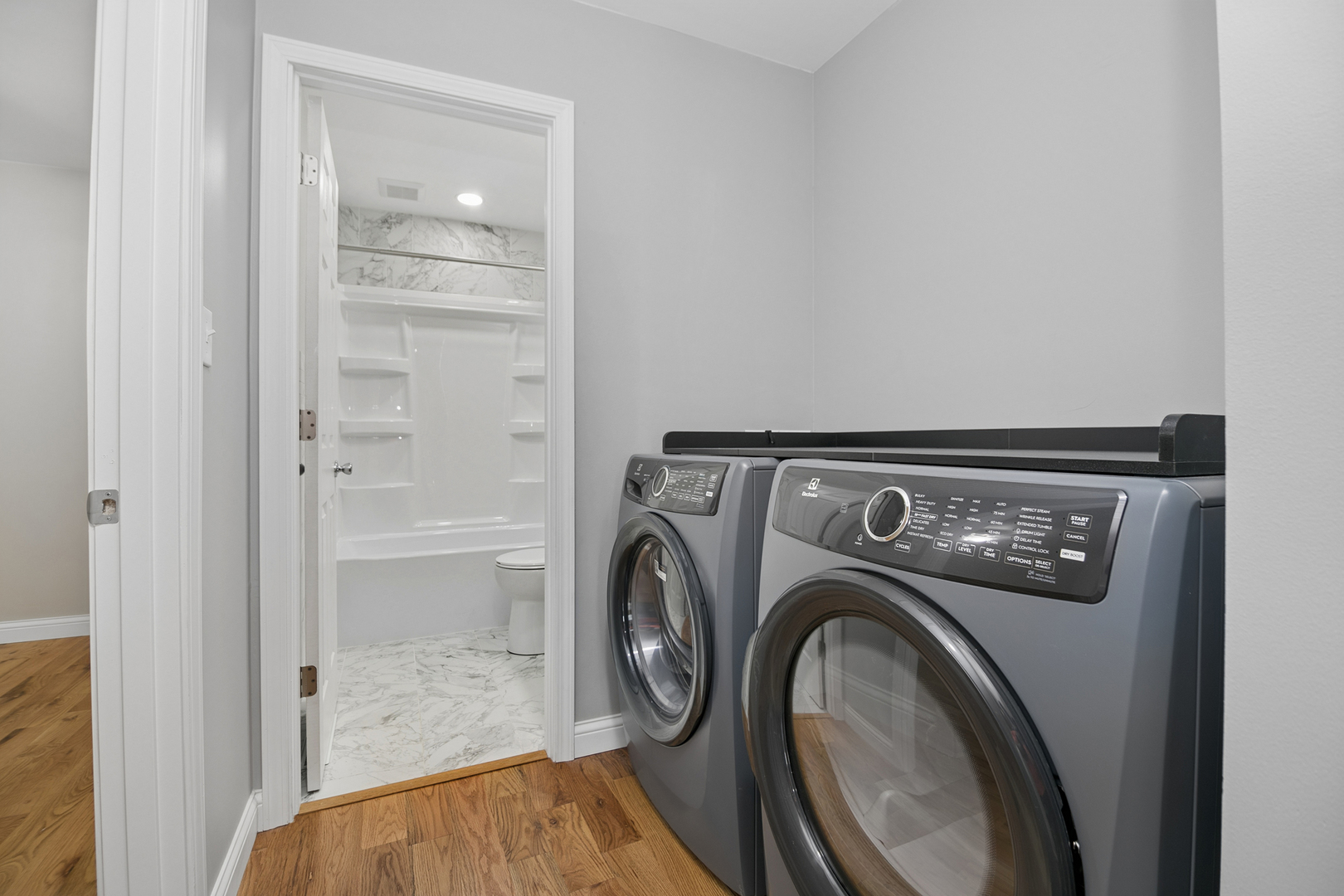 654 W River Street Property Photo 12