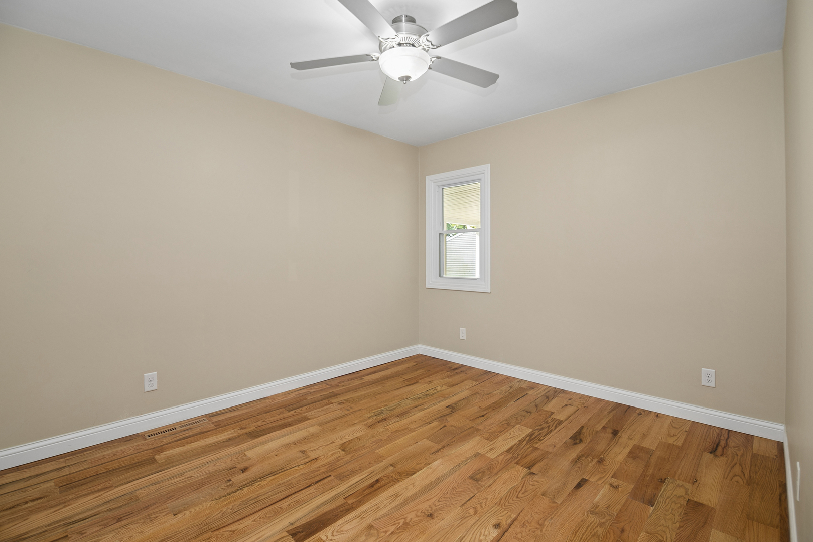 654 W River Street Property Photo 14