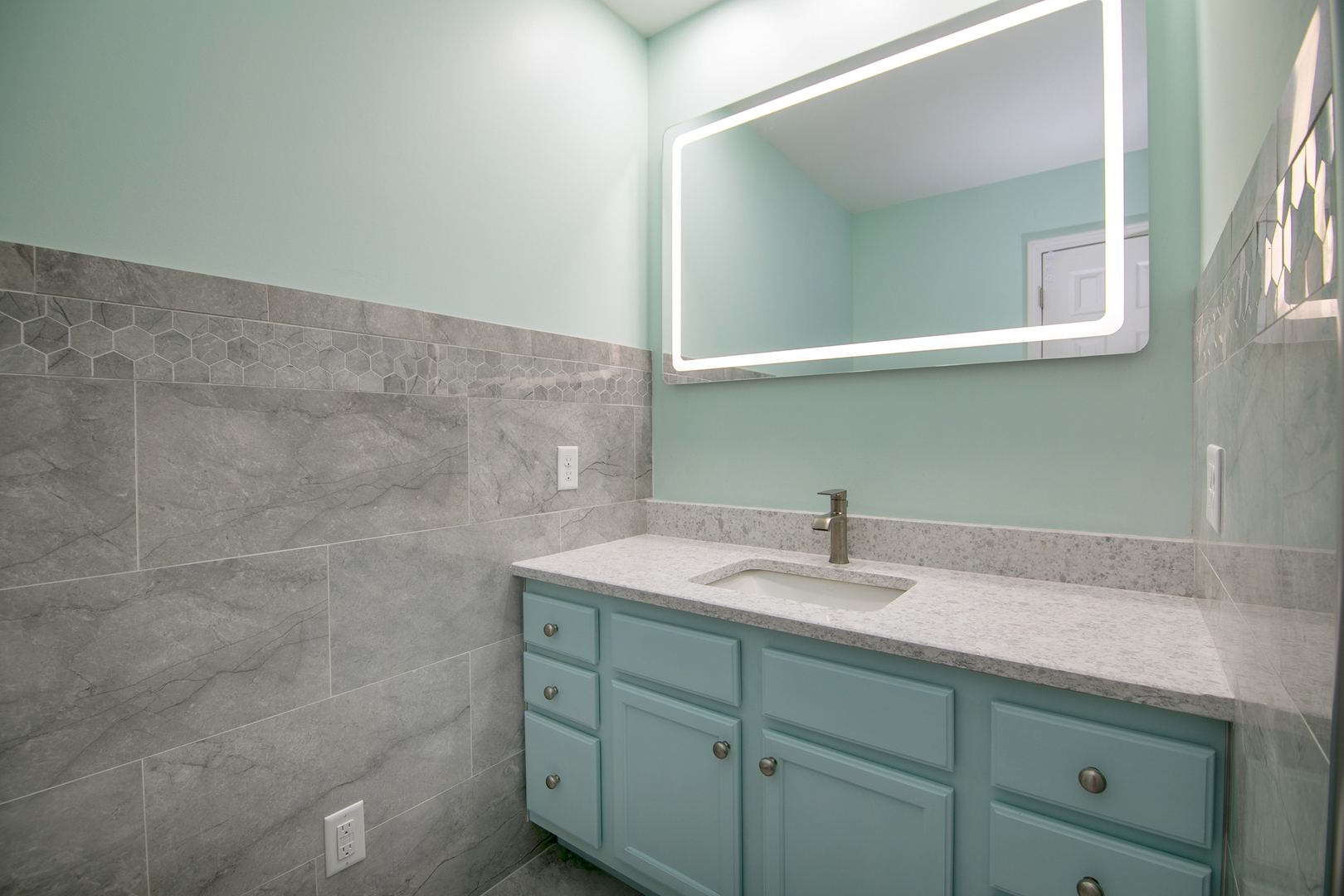 654 W River Street Property Photo 16