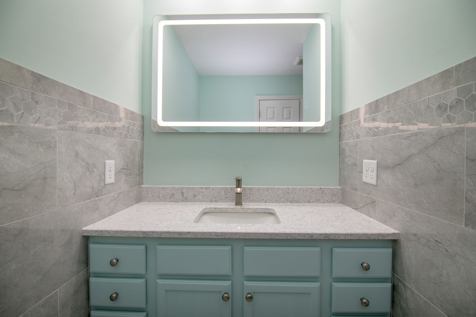 654 W River Street Property Photo 17