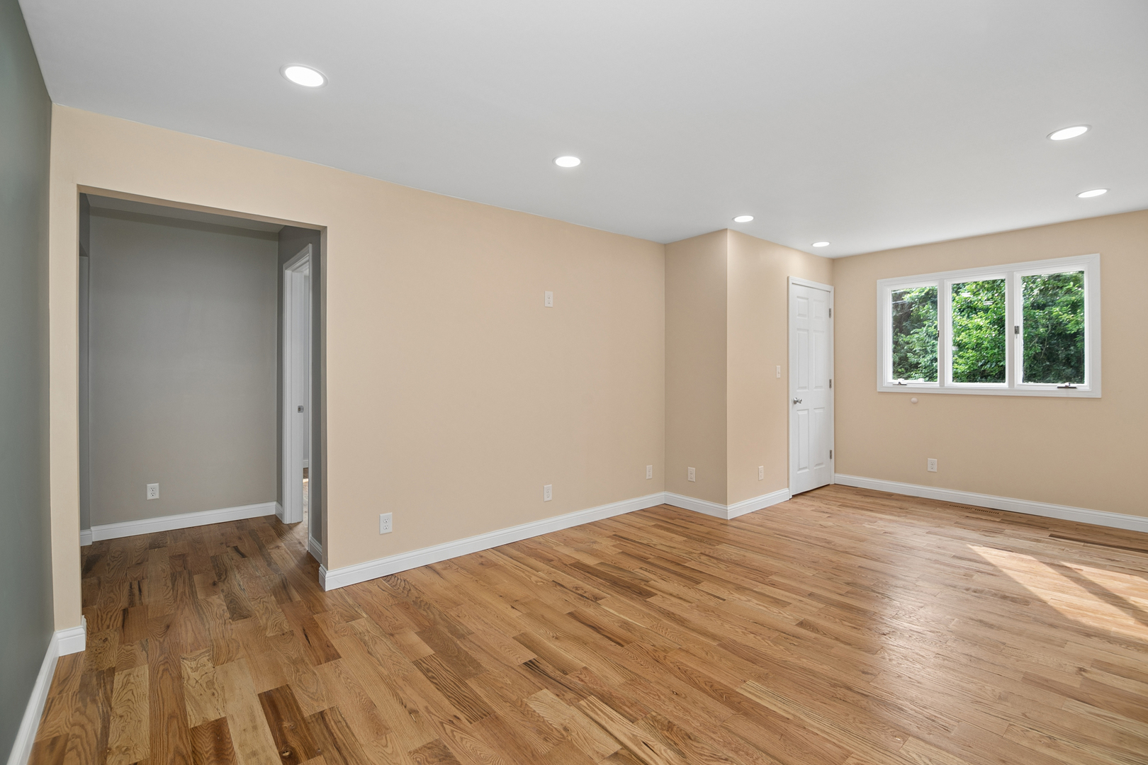 654 W River Street Property Photo 23