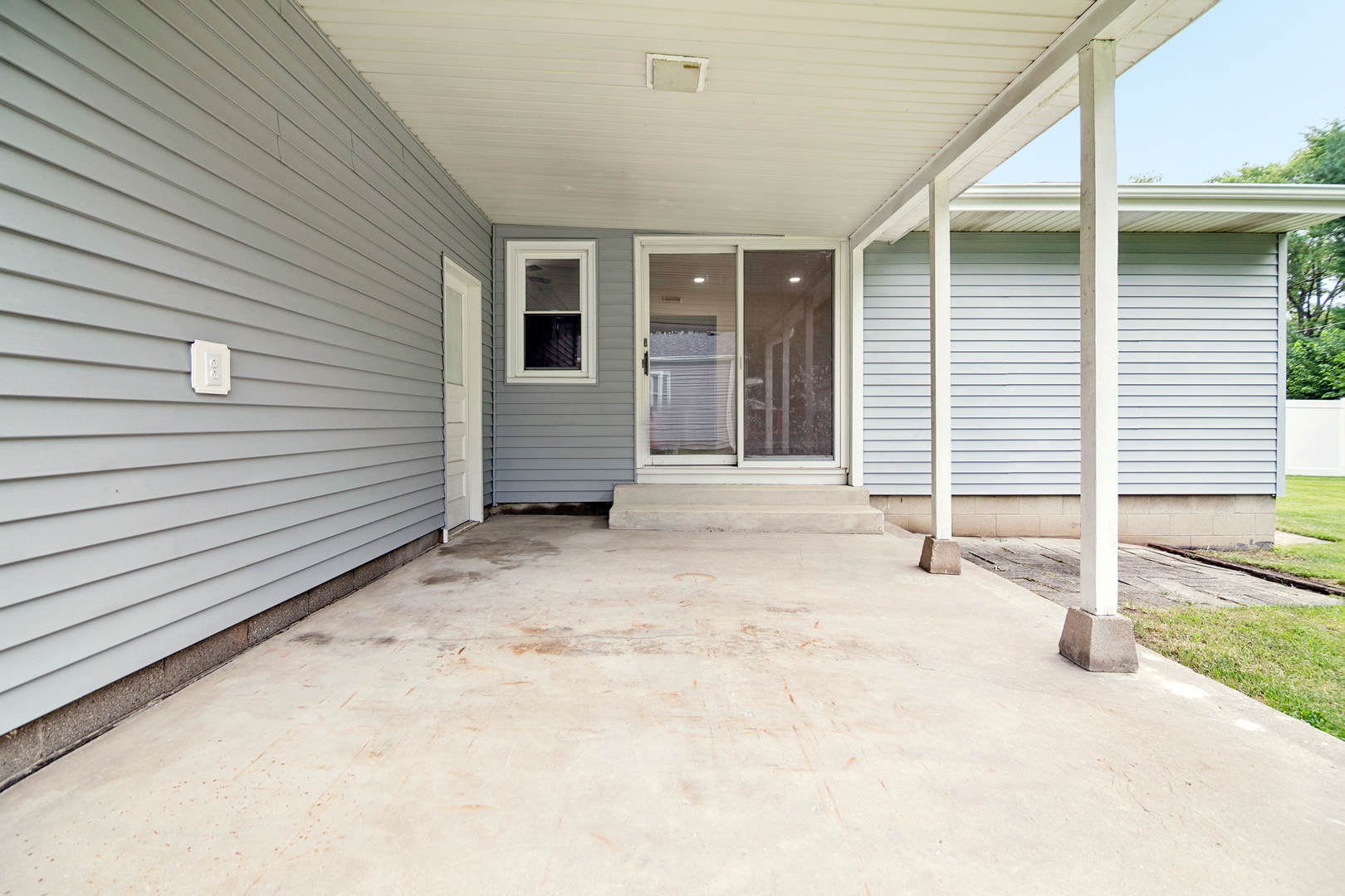 654 W River Street Property Photo 27