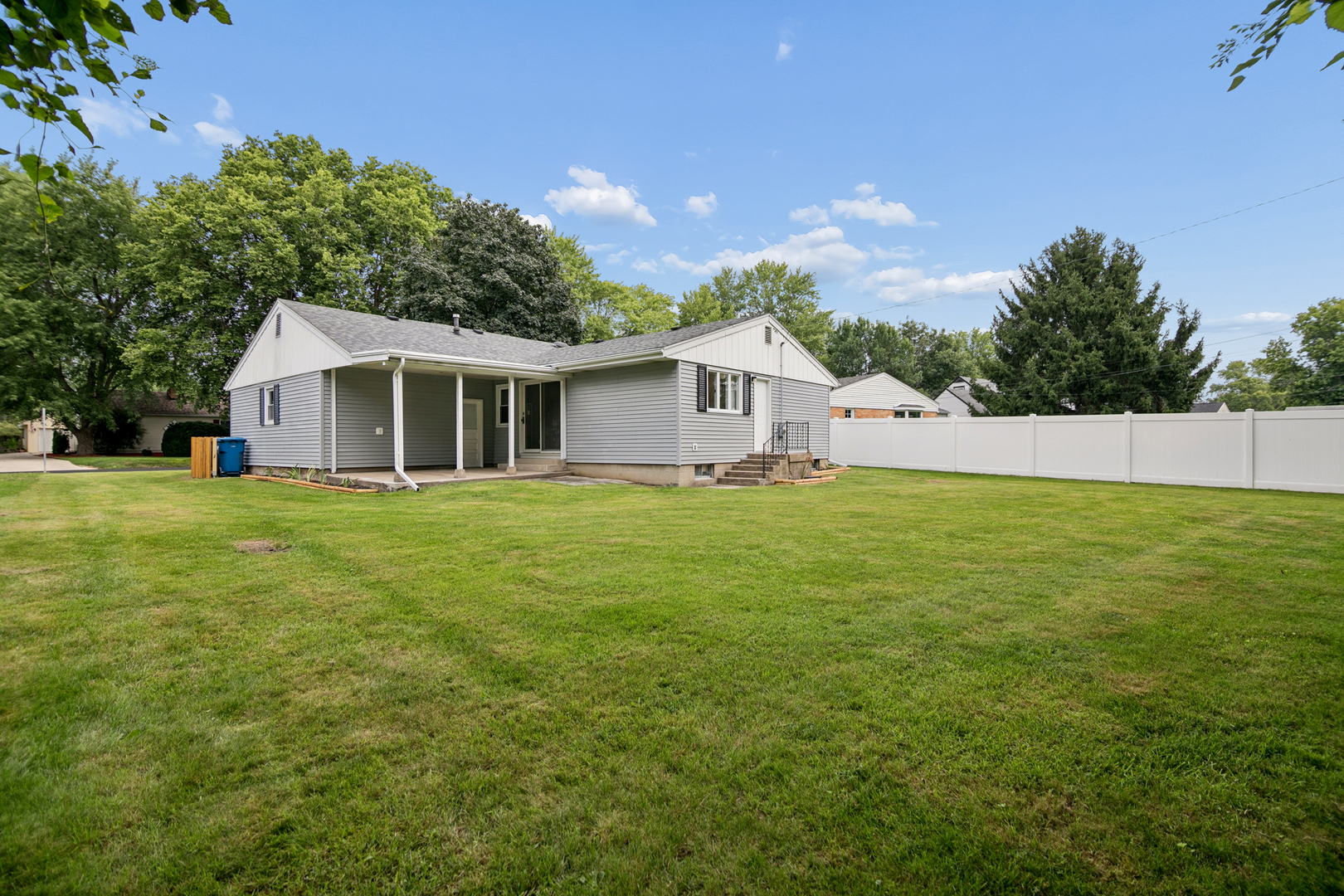 654 W River Street Property Photo 28