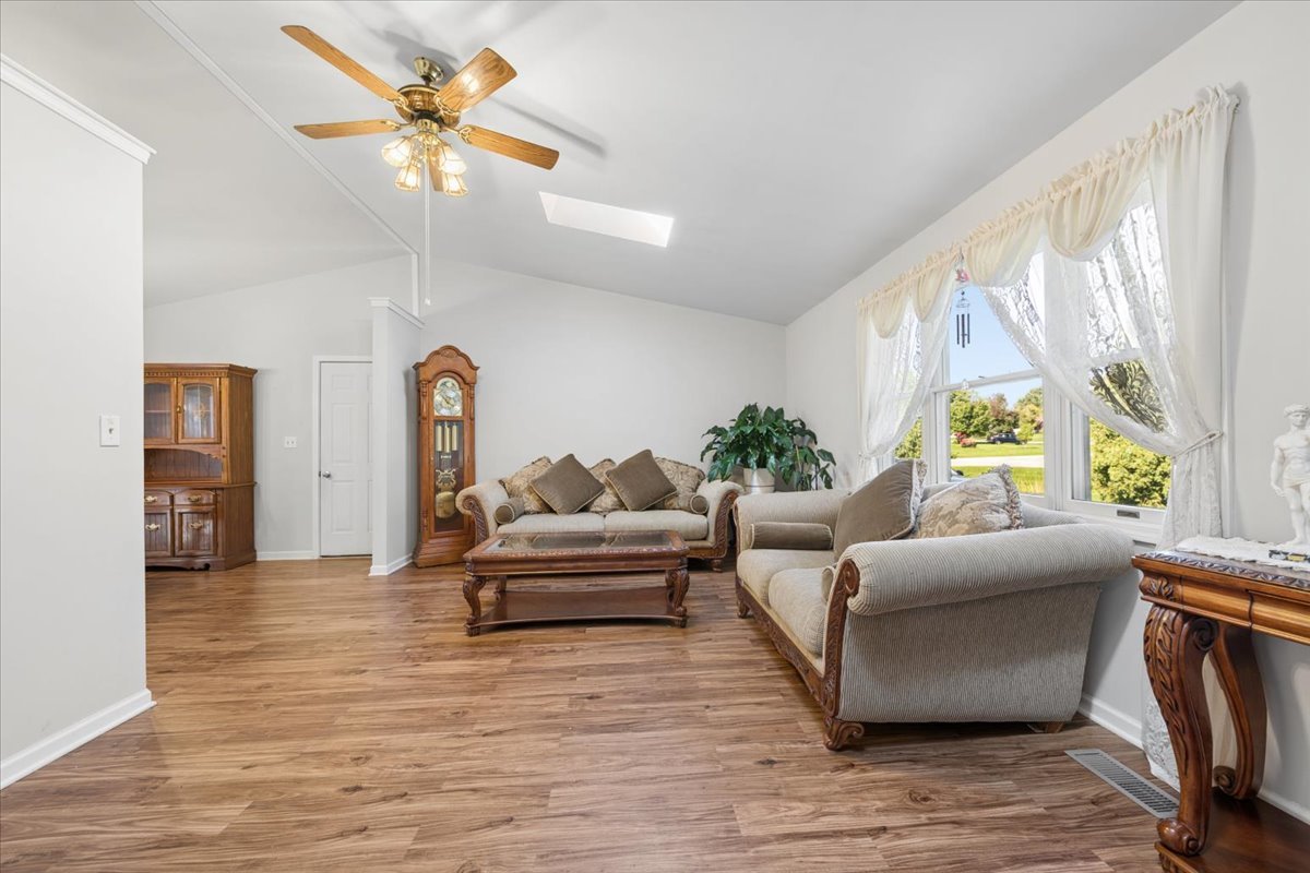 12504 Pine Drive Property Photo 7