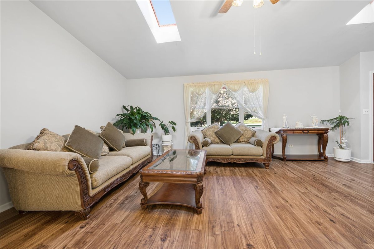 12504 Pine Drive Property Photo 8