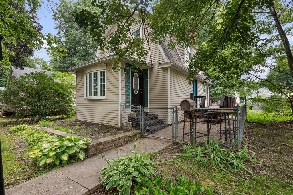 4452 17th Avenue Property Photo 3