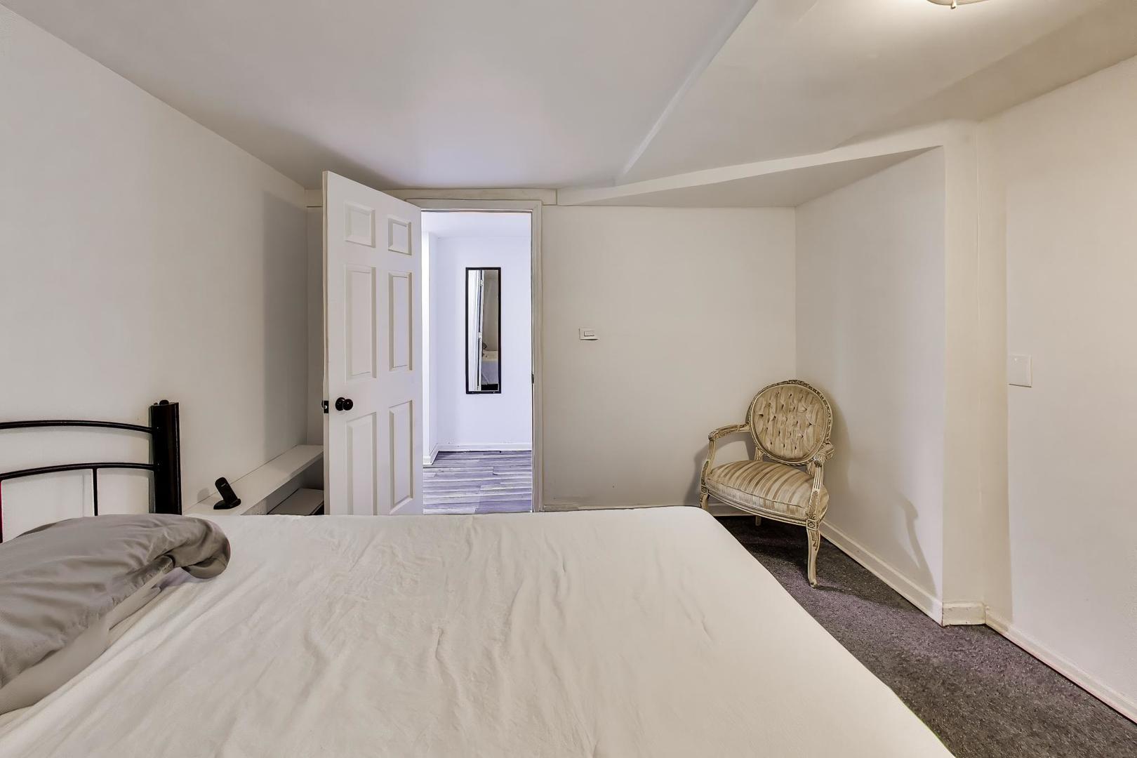 5412 N Western Avenue Property Photo 10