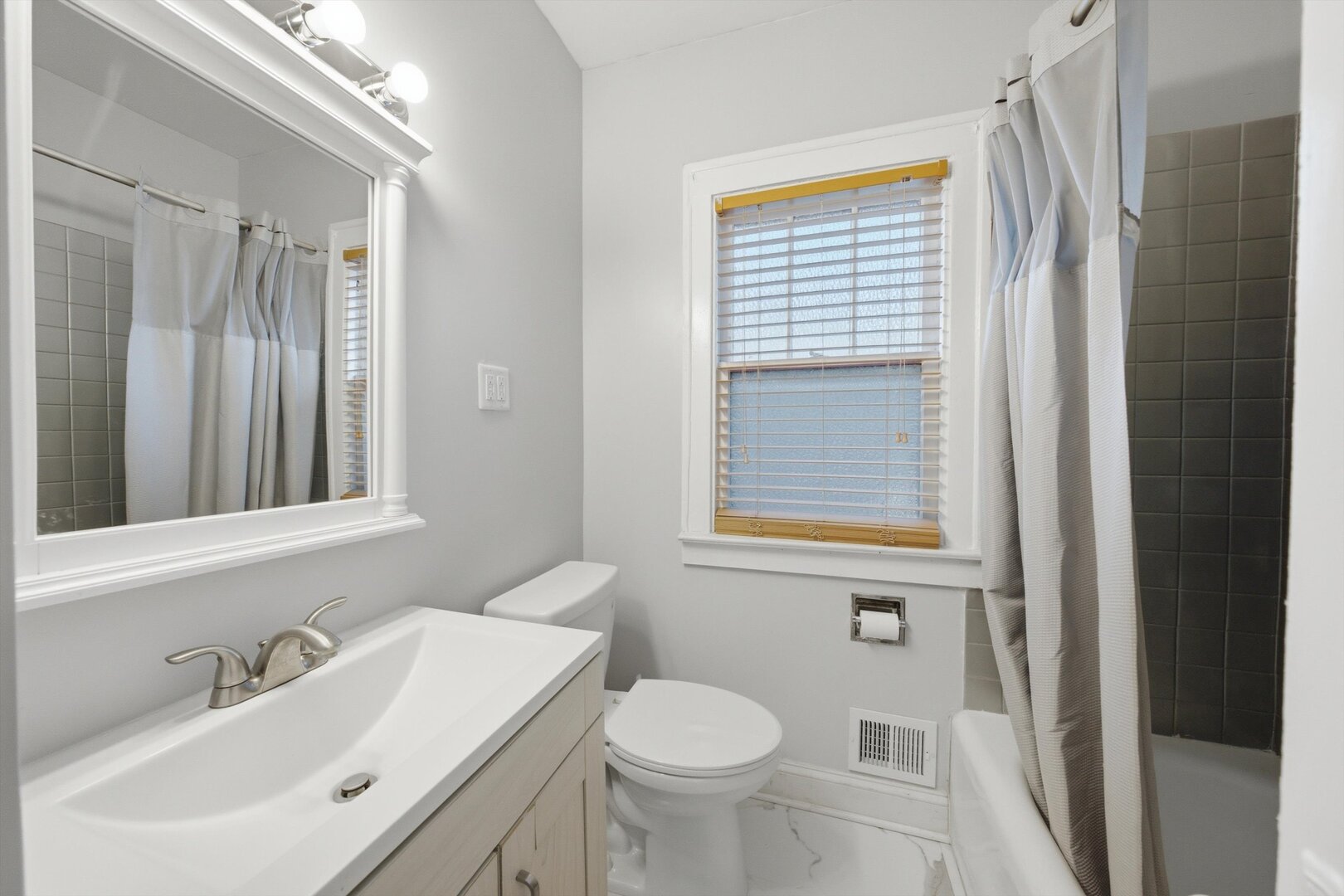 1200 S 15th Avenue Property Photo 7