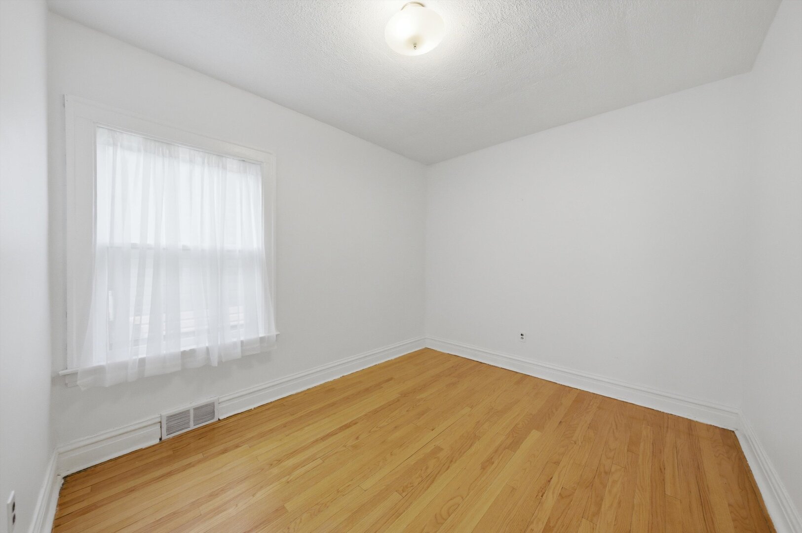 1200 S 15th Avenue Property Photo 8