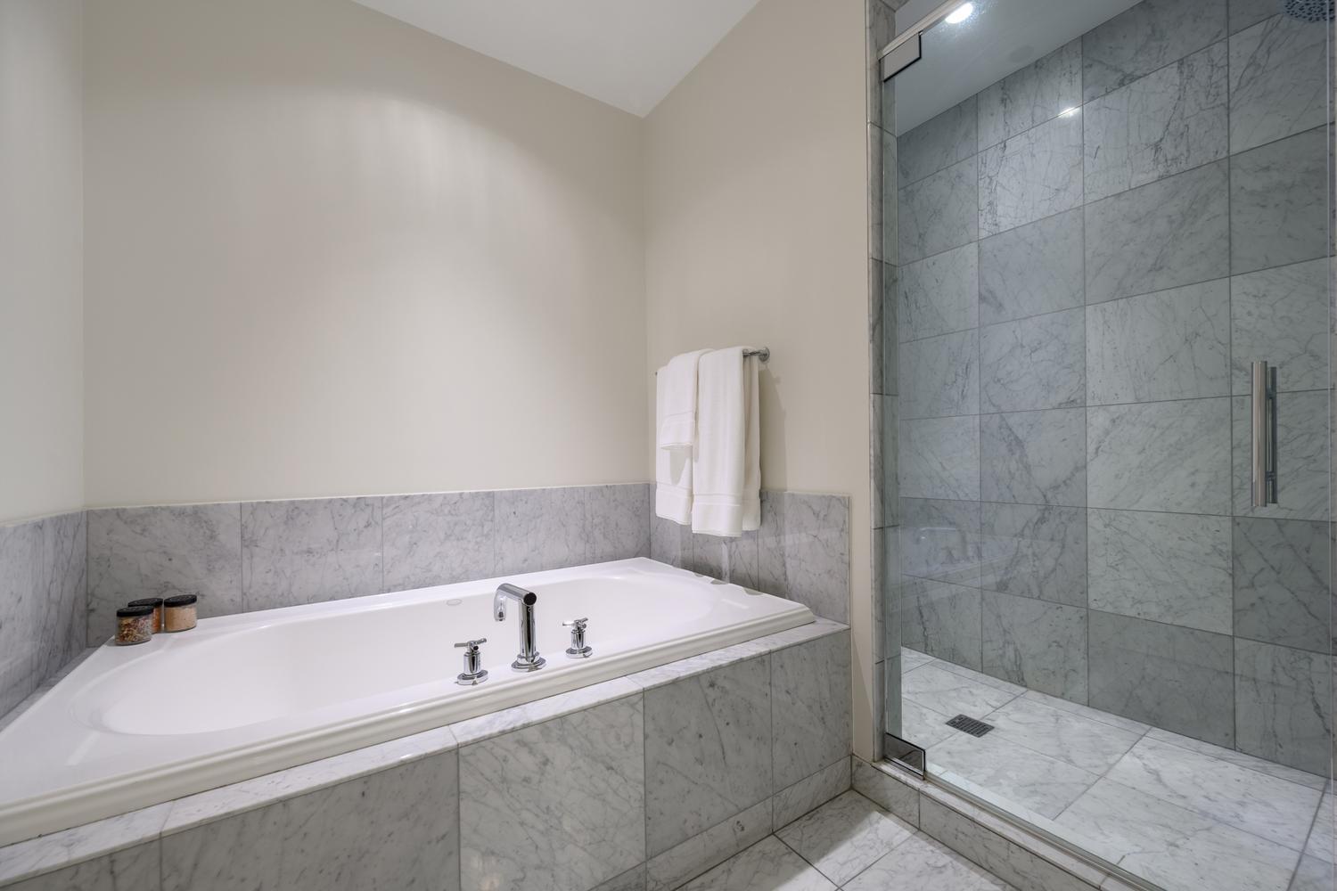 30 W Oak Street 7b Property Photo 29