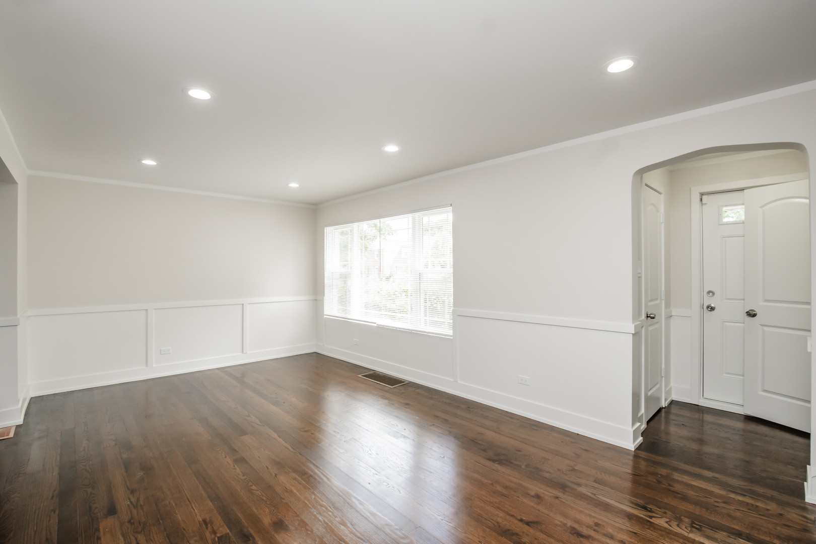 10048 S Saint Lawrence Avenue Property Photo 4